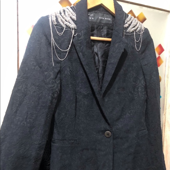 Black lapel chian Embellished Shoulder Jacquard Blazer. Made in morrocon - Picture 3 of 5